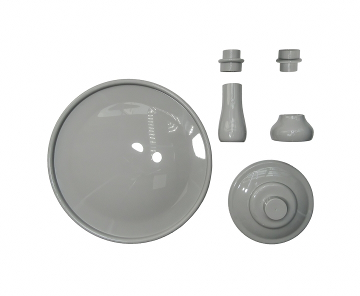 BANDEJA PLASTICA C/ BASE (30X21CM) GRIS